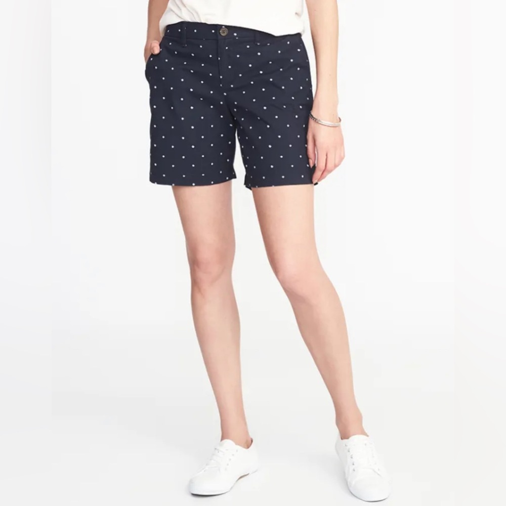 Old Navy (size 14) Everyday Khaki Navy with Polka Dot Shorts